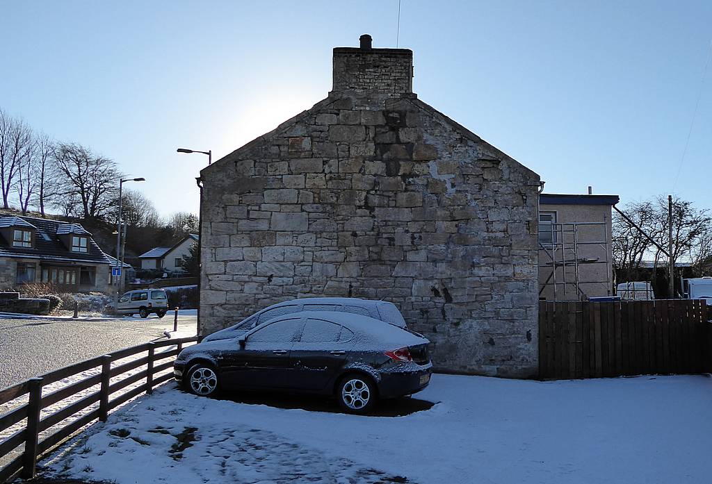 The roughcasting on the end wall, with the ghost sign 'Coalburn Inn' has been removed and taken back to the stonework. Jan 2016